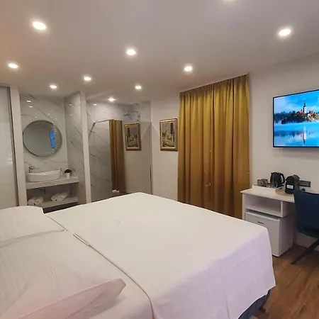 بيت ضيافة Gold Luxury سبليت