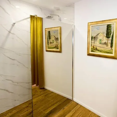 Gold Luxury بيت ضيافة سبليت