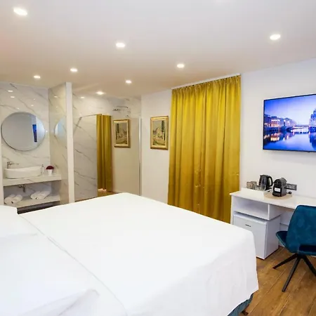Gold Luxury Affittacamere 4*